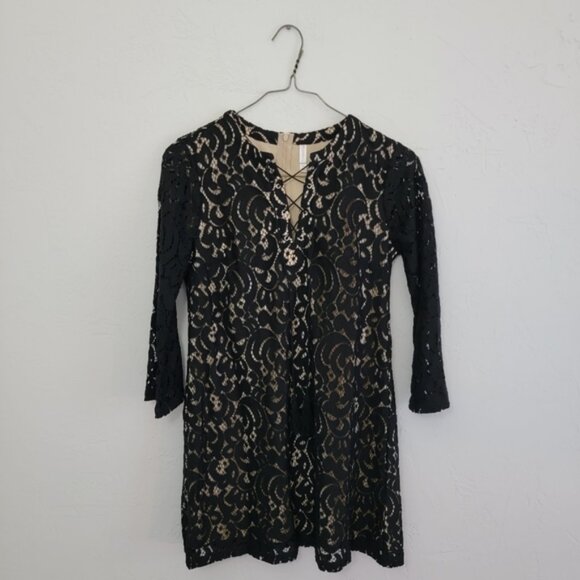 Xhilaration Dresses & Skirts - Xhilaration Black Cream Lace 3/4 Sleeve Lace-Up V-Neck Dress Size XS